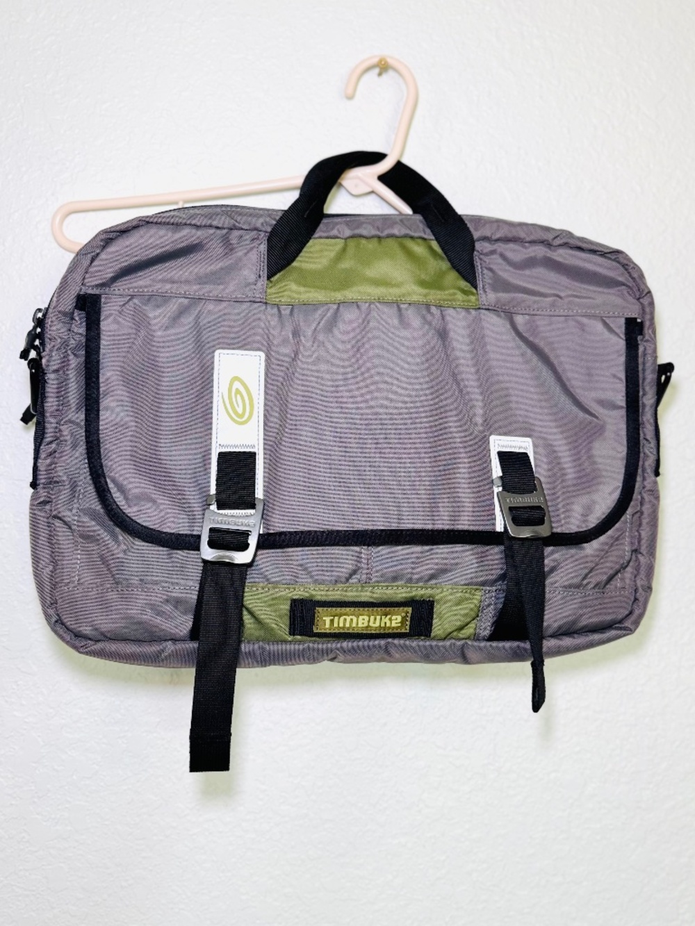 Timbuk2 Command Messenger Laptop Bag Size Medium Gray Crossbody Strap Travel New